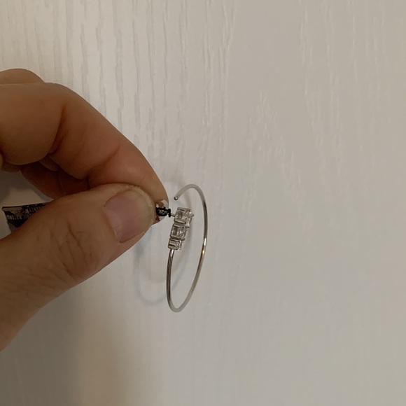 NWT Crislu sterling silver and crystal earrings. - Picture 3 of 8